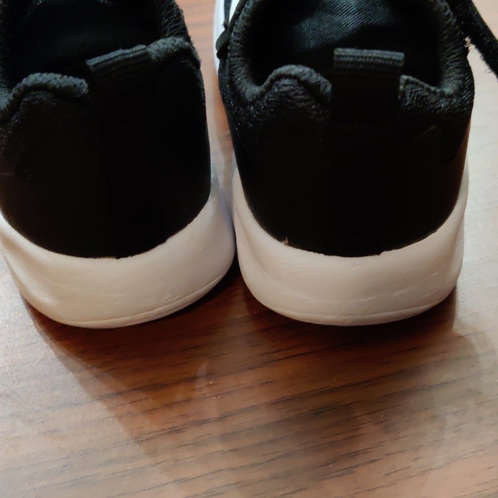 ***Athletic Sneakers Boys(5) Toddlers. - Picture 6 of 6
